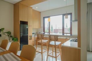 Breeze blows city view villa 4 bedrooms and 1 family room 1 king-size bed and 1 queen-size bed with a private swimming pool - Bandung - 3