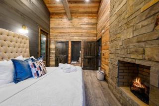 Modern Chic Design - Dreamy Couples Cabin! Hot Tub - Broken Bow - 1
