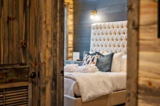 Modern Chic Design - Dreamy Couples Cabin! Hot Tub - 9