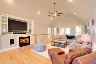 Smith Mountain Lake Home with Private Hot Tub and Dock - Moneta - 7