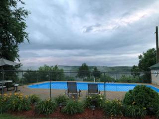 Charming Inn w Gorgeous Views Crooked Creek 2 Queens and Kitchen - 0