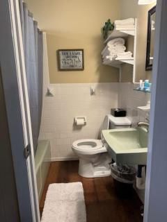 Charming Inn w Gorgeous Views Crooked Creek 2 Queens and Kitchen - 4