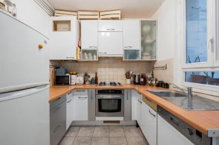 Veeve - Beauty Among the Bustle - 2