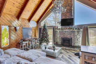 Lake Arrowhead Cabin with Hot Tub and Mountain Views! - 7