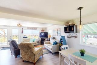 Sea-Renity Sunset Hideaway - - 5