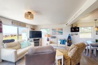 Sea-Renity Sunset Hideaway - - 3