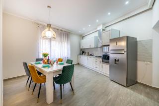 Central Family House With Self Check-in - 1