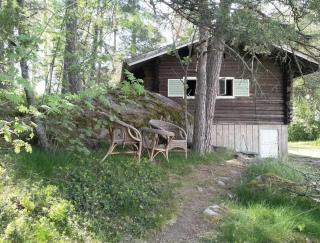 Naantalissa idyllinen, pieni merenrantamökki - 1