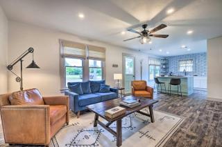 Casablanca Cottage - Walking distance to Main St - Fredericksburg - 0