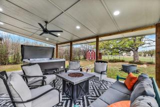 David Earl's Shack - Hot Tub Fire Pit & Sleeps 8 - 3