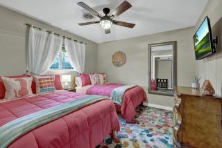 David Earl's Shack - Hot Tub Fire Pit & Sleeps 8 - 5