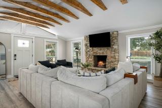 Hummingbird Haus - Sleeps 12 Cowboy Pool Firepit - Fredericksburg - 6