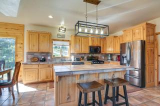 Alton Cabin with Wraparound Deck, Forest Views - Long Valley Junction - 4