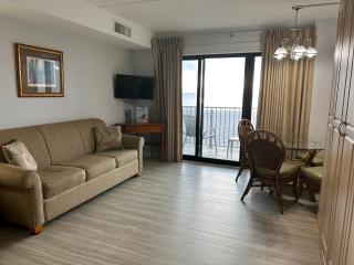 Direct oceanfront on the boardwalk at 1st Street, room 302, kitchen, pool, gym, parking - Ocean City - 2