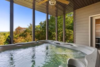 Newly Renovated, Free SDC tickets, Gated Community, Hot Tub, Air Hockey, Foosball, Board Games! - Reeds Spring - 0
