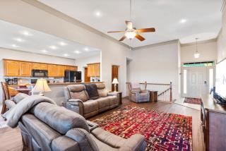 Newly Renovated, Free SDC tickets, Gated Community, Hot Tub, Air Hockey, Foosball, Board Games! - Reeds Spring - 7