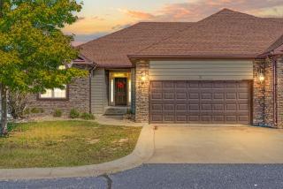 Newly Renovated, Free SDC tickets, Gated Community, Hot Tub, Air Hockey, Foosball, Board Games! - Reeds Spring - 2