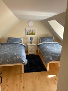 Cnoc Ruaraidh Cottage - 1