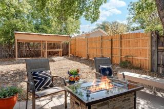 Revins Haus - Fire Pit & Walk to Main St - Fredericksburg - 7