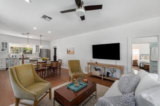 Revins Haus - Fire Pit & Walk to Main St - Fredericksburg - 4