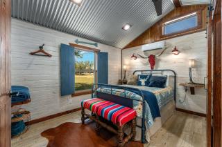 Rockin' R - Morning Star Cabin - Fredericksburg - 4