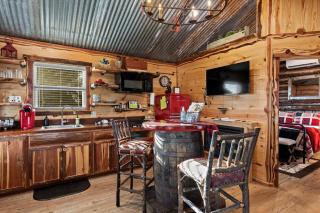 Rockin' R - Shining Star Cabin - Fredericksburg - 5
