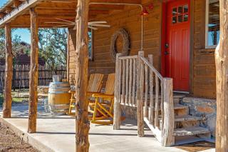 Rockin' R - Rustic Star Cabin - Fredericksburg - 4