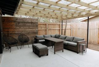 Schubert Haus - 2 BLKS to Main St Hot Tub & Pool - Fredericksburg - 5