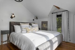 Stonewall Bungalow 4 - Sleeps 3 - Stonewall - 9