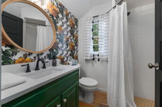 Stonewall Bungalow 4 - Sleeps 3 - 5
