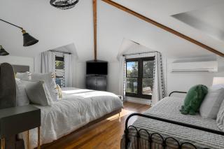 Stonewall Bungalow 4 - Sleeps 3 - 2