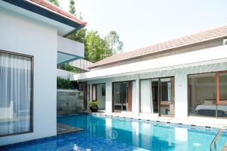 Kirei Mountain View Villa 7 bedrooms with a private swimming pool - Bandung - 8