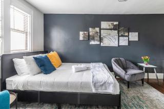 Newly Renovated Modern Studio on James St South - 2