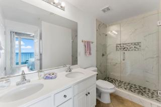 Ocean Reef Beach Resort! Beach Front! Free Seasonal Beach Chairs! by Dolce Vita Getaways PCB - 2