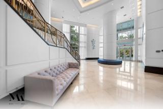 FontaineBleau Resort Ocean plus Bay View w Balcony - Miami Beach - 2