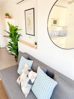 Elegant 1BDR Bright Flat with Pool - 9