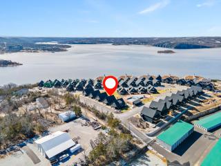 Cozy 2 Br Chalet at Rocky Shores- Private Hot Tub! - Hollister - 5