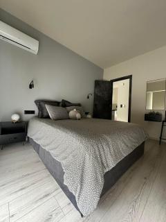 His Luxury Apartment - 4