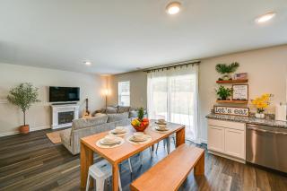 Modern Anderson Home with Fire Pit and Grill - 7