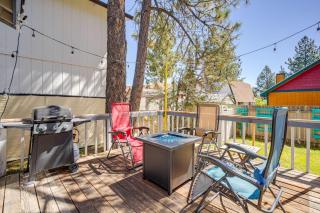 Near Lakes and Skiing Cozy Sugarloaf Cabin with Yard - Sugarloaf - 9