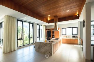 Atsuka Hill View Villa 8 bedrooms with a private heated swimming pool - Bandung - 9