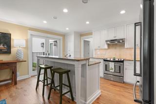The Blue Door Cottage - 4310 Fourth Street - Saint Simons Island - 4
