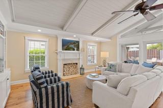 The Blue Door Cottage - 4310 Fourth Street - Saint Simons Island - 1