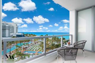 FontaineBleau Resort Balcony w Pool & Ocean View - Miami Beach - 0