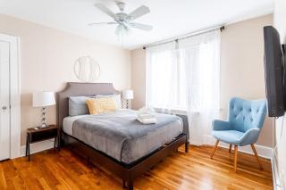 The B&W Haven 5BR Home with yard theater - Bridgeport - 3