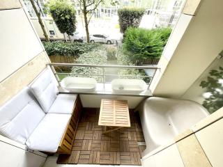 Modern Bright Lovely Apartment - 2
