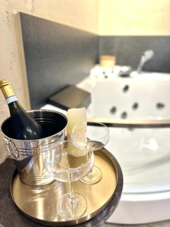 Falco Boutique Home with Jacuzzi - Napoli - 3