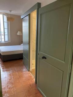 Le Petit Château de Castries - 4