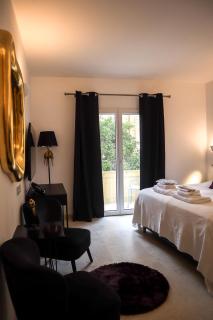 The White Knight Premium Boutique Hotel - 2