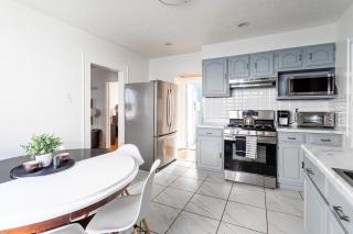 The B&W Haven 3BR private office by LI Ferry - 3